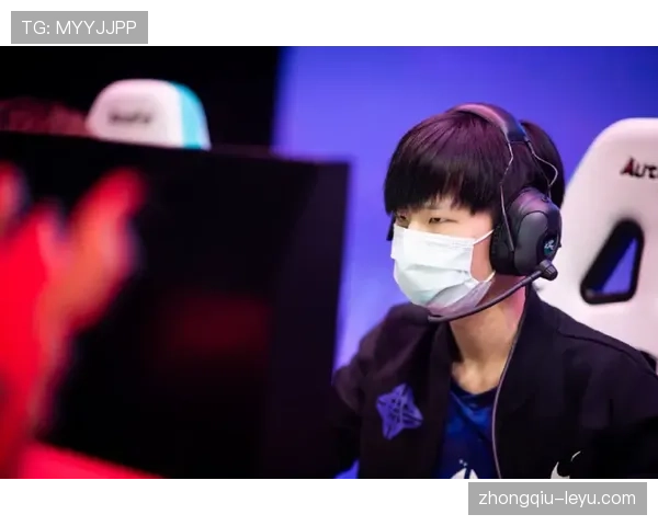 阿什拉夫任意球制胜，状态回暖引热议