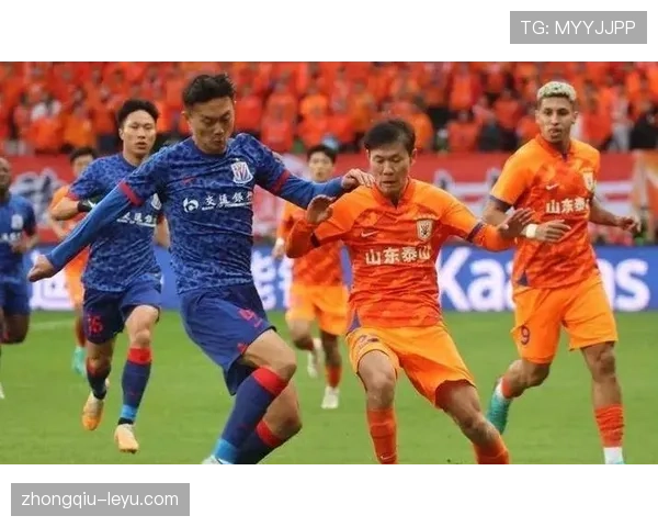 战术核心与球员选择引发泰山球队内部裂痕：年轻化进程遭遇老将保守策略之争